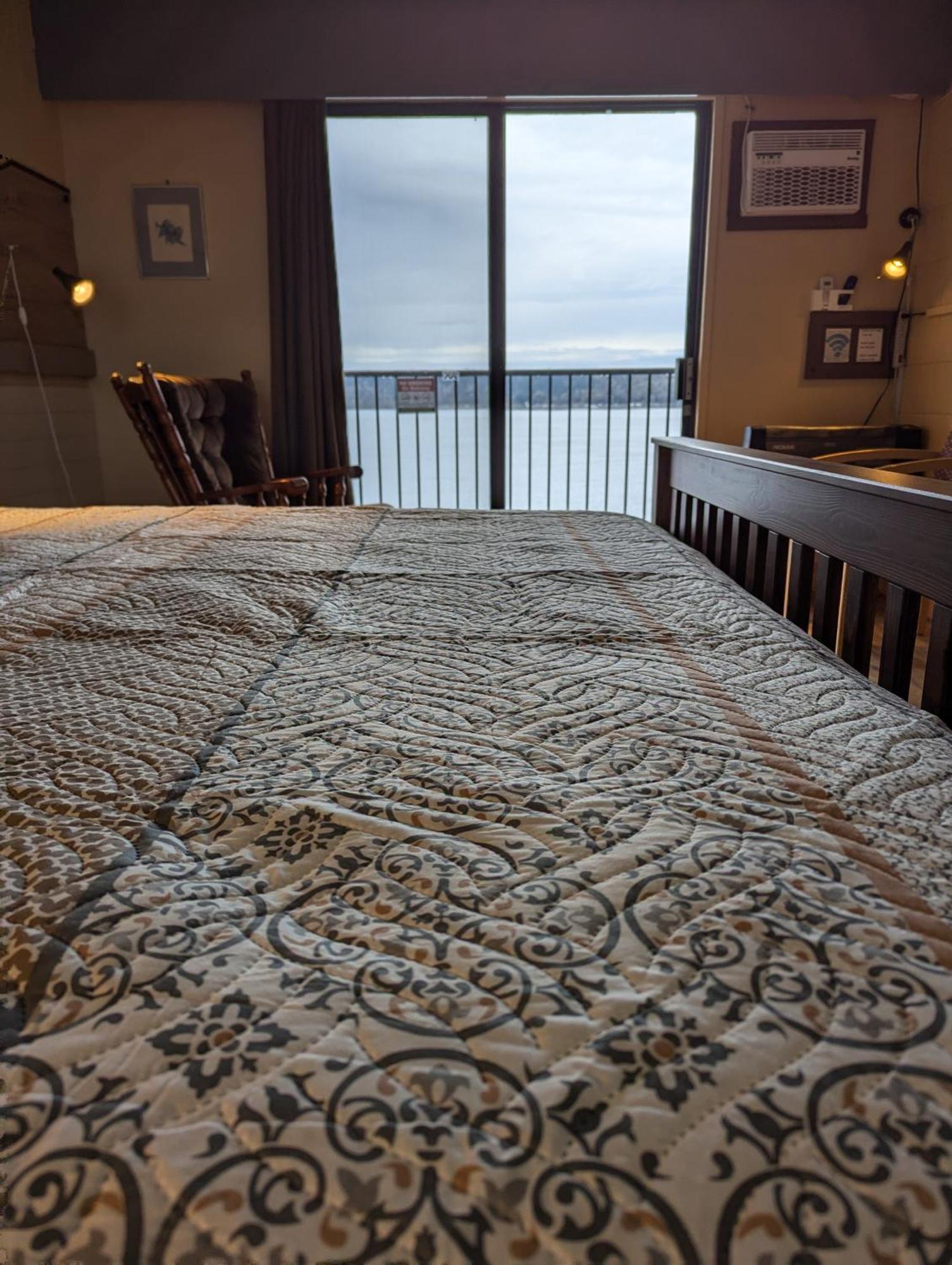 קמפבל ריבר Above Tide Motel מראה חיצוני תמונה